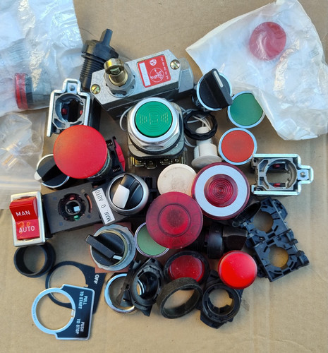 Push buttons selector switches - push,